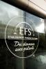 Logo sur la façade du siège national de l'EFS